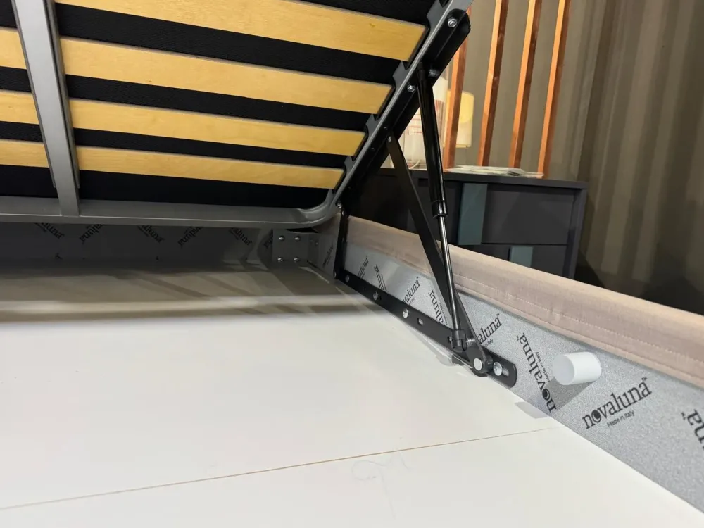 Novaluna Letto design Lenox con un ribasso del 33%- Letti