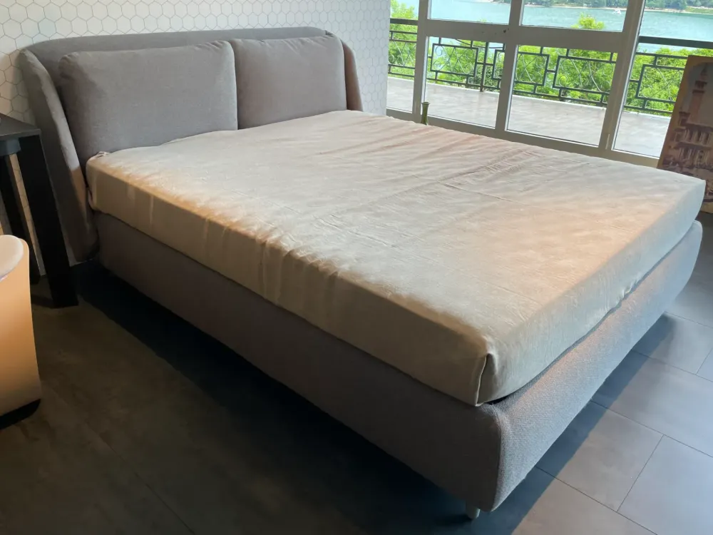 Letto design Letto con testiera curva con un ribasso del 40% Letti