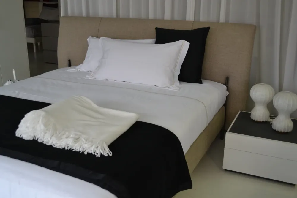 Molteni & C Letto design Nick con uno sconto del 50%- Letti