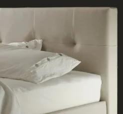 Outlet Letto imbottito con gambe Alexia light  a prezzo ribassato Letti