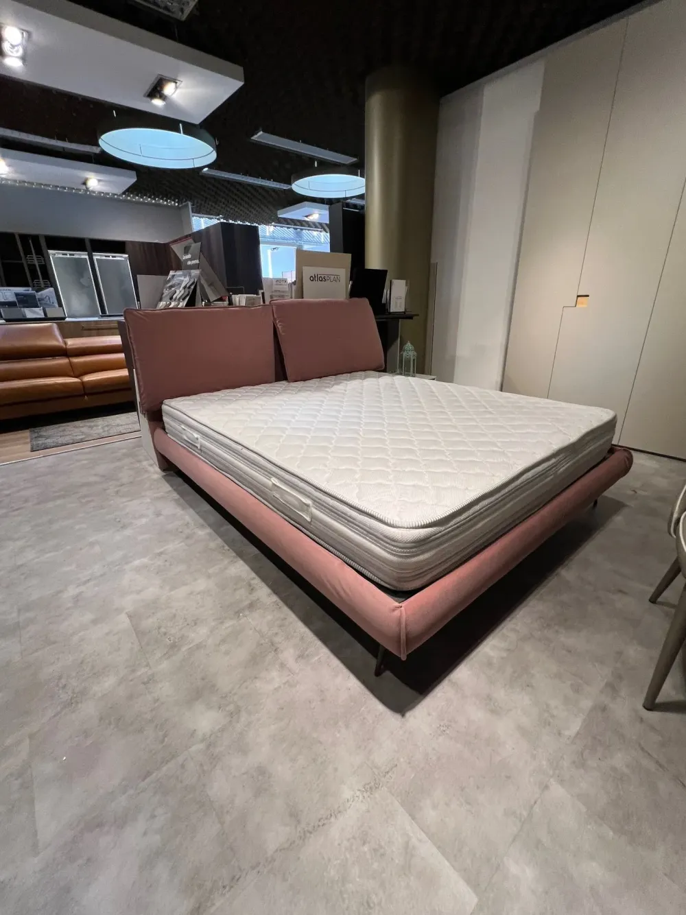 Altrenotti Letto imbottito con giroletto Filicudi a prezzo scontato- Letti