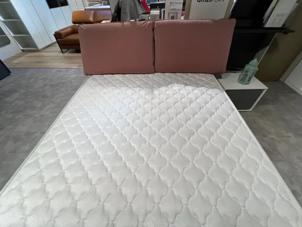 Altrenotti Letto imbottito con giroletto Filicudi a prezzo scontato- Letti