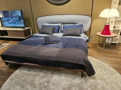 Letto imbottito con giroletto Romance a prezzo ribassato^Ozzio Discount