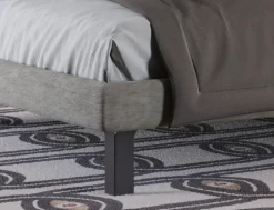 Hot Letto imbottito con giroletto Blade  a prezzo ribassato Letti