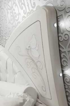 Artigianale Letto imbottito con giroletto Letto cristallo  a prezzo ribassato- Letti