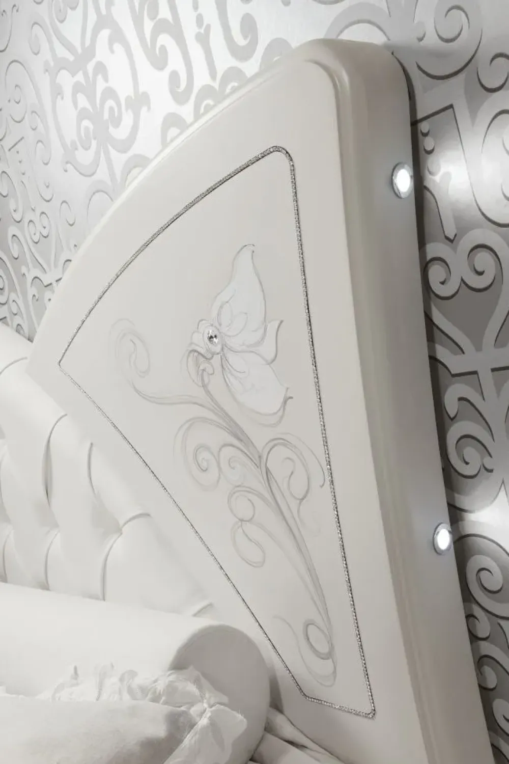 Artigianale Letto imbottito con giroletto Letto cristallo a prezzo ribassato- Letti