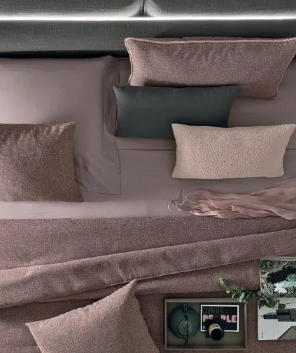 Online Letto imbottito con giroletto Monroe a prezzo ribassato Letti