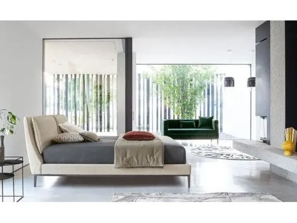 Letto imbottito con piedini Attico a prezzo scontato Letti