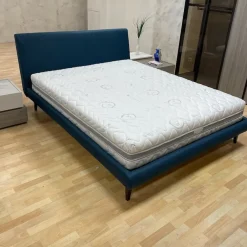 Online Letto imbottito con piedini Metro  a prezzo scontato Letti