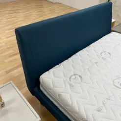 Online Letto imbottito con piedini Metro  a prezzo scontato Letti