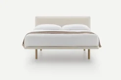 Sale Letto imbottito con piedini Filo  a prezzo ribassato Letti