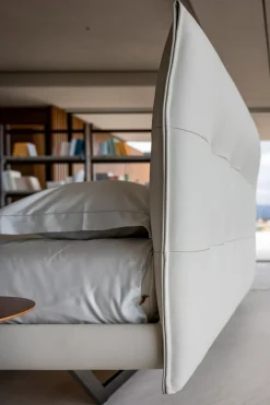 Poltrona Frau Letto imbottito con piedini Aurora tre a prezzo ribassato- Letti