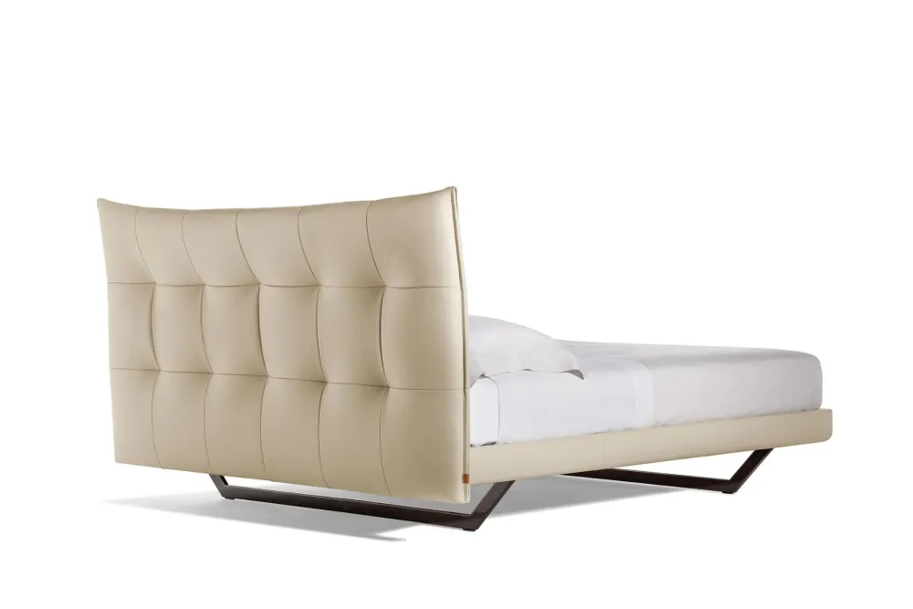 Poltrona Frau Letto imbottito con piedini Aurora tre a prezzo ribassato- Letti