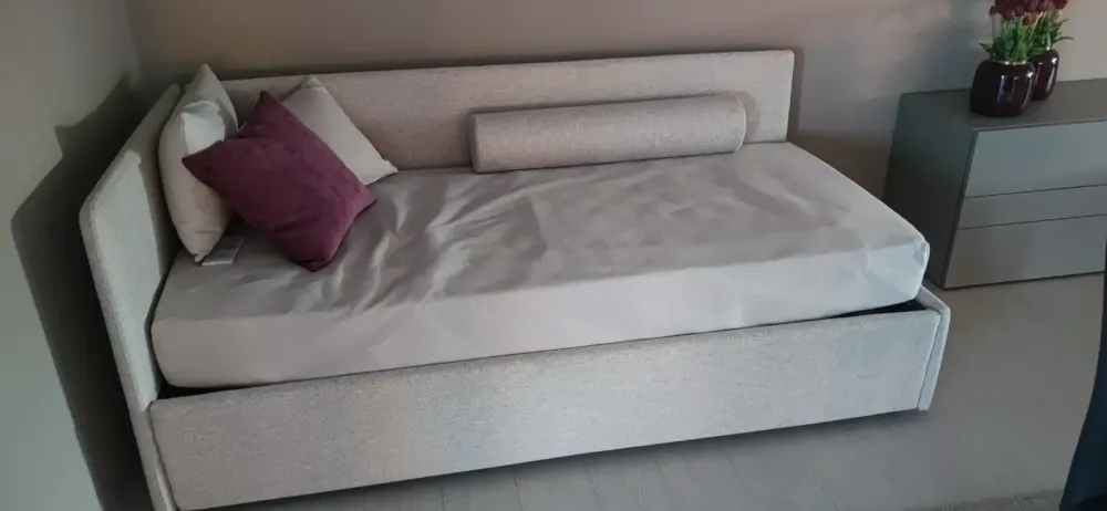 V&nice Letto imbottito con piedini Joy estraibile modello 4 a prezzo ribassato- Letti