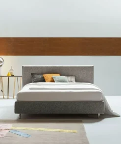 Letto imbottito con piedini Dread  a prezzo scontato^Twils New