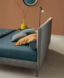 Letto imbottito con piedini Dread  a prezzo scontato^Twils New