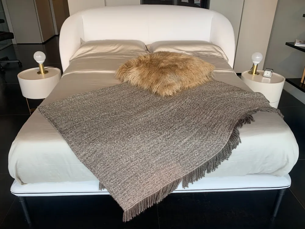 Best Letto imbottito con piedini Domenica 160x200 a prezzo scontato Letti