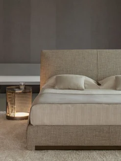 Flou Letto imbottito modello Atelierm: contatta il venditore per scoprire il prezzo- Letti