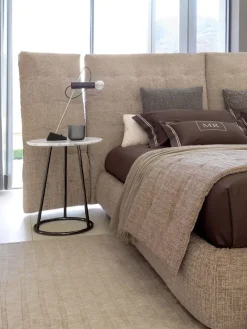 Letto imbottito modello Angle: richiedi ora il prezzo^Flou New