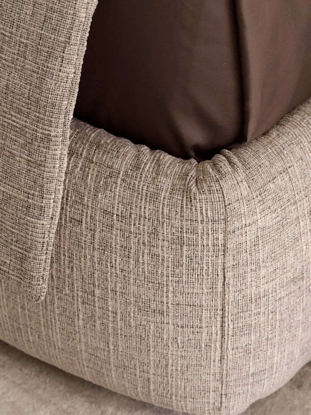 Letto imbottito modello Angle: richiedi ora il prezzo^Flou New