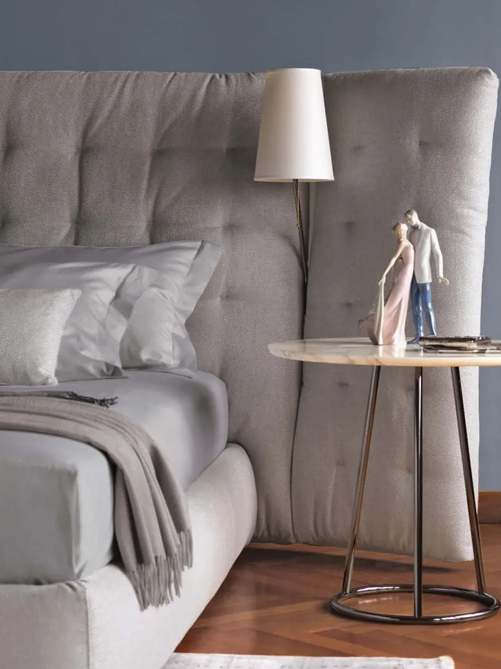 Letto imbottito modello Angle: richiedi ora il prezzo^Flou New