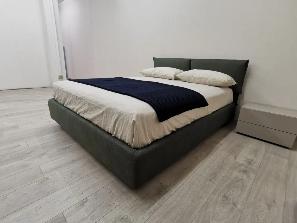 Letto imbottito modello Iorca di scontato 32%^Bolzan Outlet