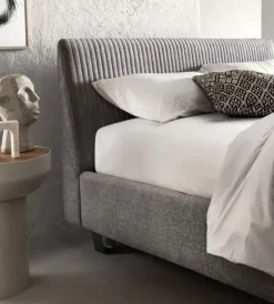 Hot Letto imbottito modello Keen compatto di scontato 35% Letti