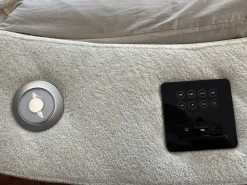 Clearance Letto imbottito modello Letto rotondo cristal high-tech tessuto di scontato 48% Letti