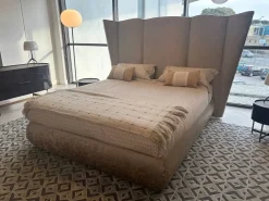 Outlet Letto imbottito modello Opera sipario round: richiedi ora il prezzo riservato Letti