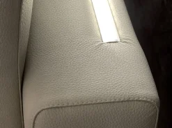 Artigianale Letto imbottito modello Space di scontato 50%- Letti