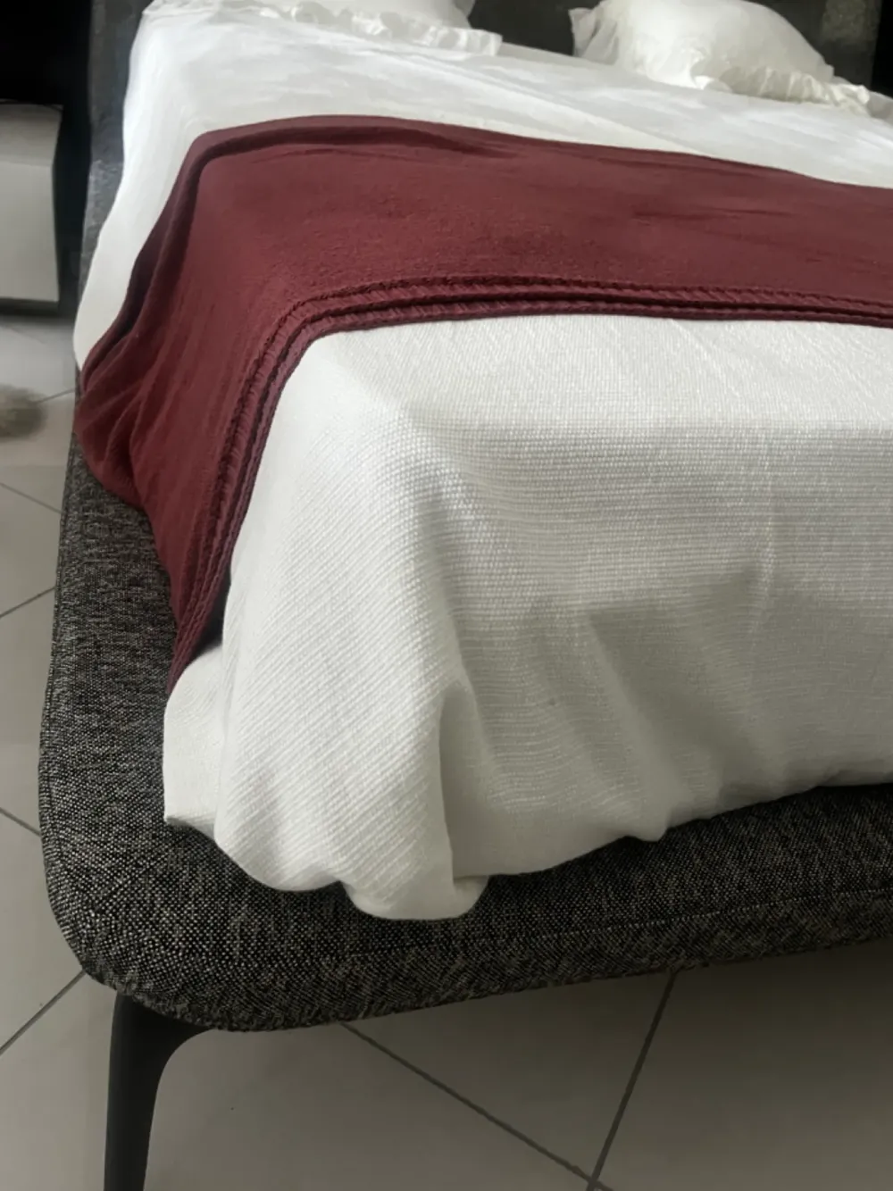 Letto imbottito modello Velvet di scontato 13%^NovaMobili New