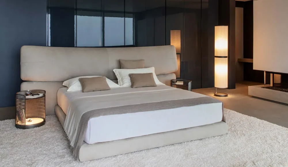 Letto imbottito modello Yuna: contatta il venditore per scoprire il prezzo^Flou Outlet