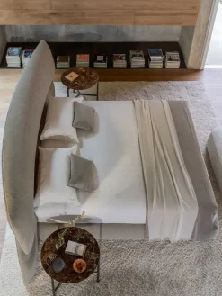 Letto imbottito modello Yuna: contatta il venditore per scoprire il prezzo^Flou Outlet