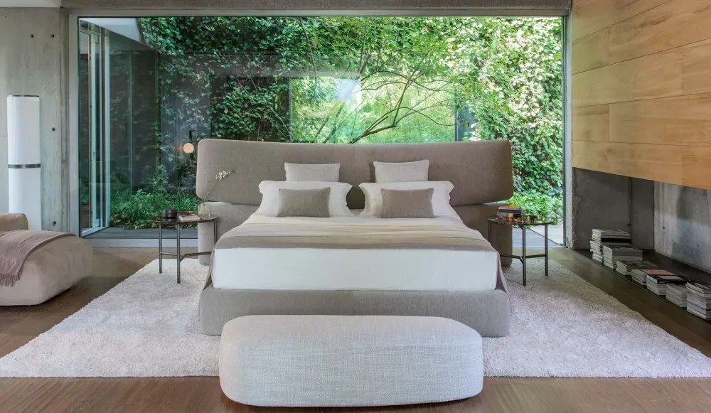 Letto imbottito modello Yuna: contatta il venditore per scoprire il prezzo^Flou Outlet