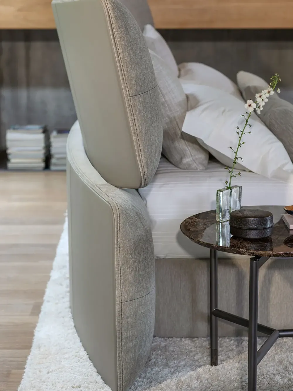 Letto imbottito modello Yuna: contatta il venditore per scoprire il prezzo^Flou Outlet