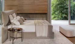 Letto imbottito modello Yuna: contatta il venditore per scoprire il prezzo^Flou Outlet