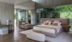 Letto imbottito modello Yuna: contatta il venditore per scoprire il prezzo^Flou Outlet