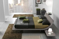 Presotto Letto in laccato con gambe Aqua  a prezzo ribassato- Letti