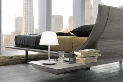 Presotto Letto in laccato con gambe Aqua  a prezzo ribassato- Letti