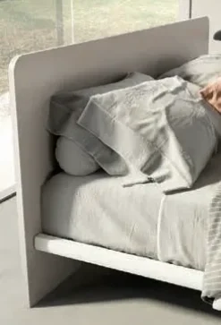 Sale Letto in legno con gambe Quadro matrimoniale  a prezzo scontato Letti