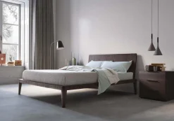 Discount Letto in legno con gambe Spillo  a prezzo scontato Letti