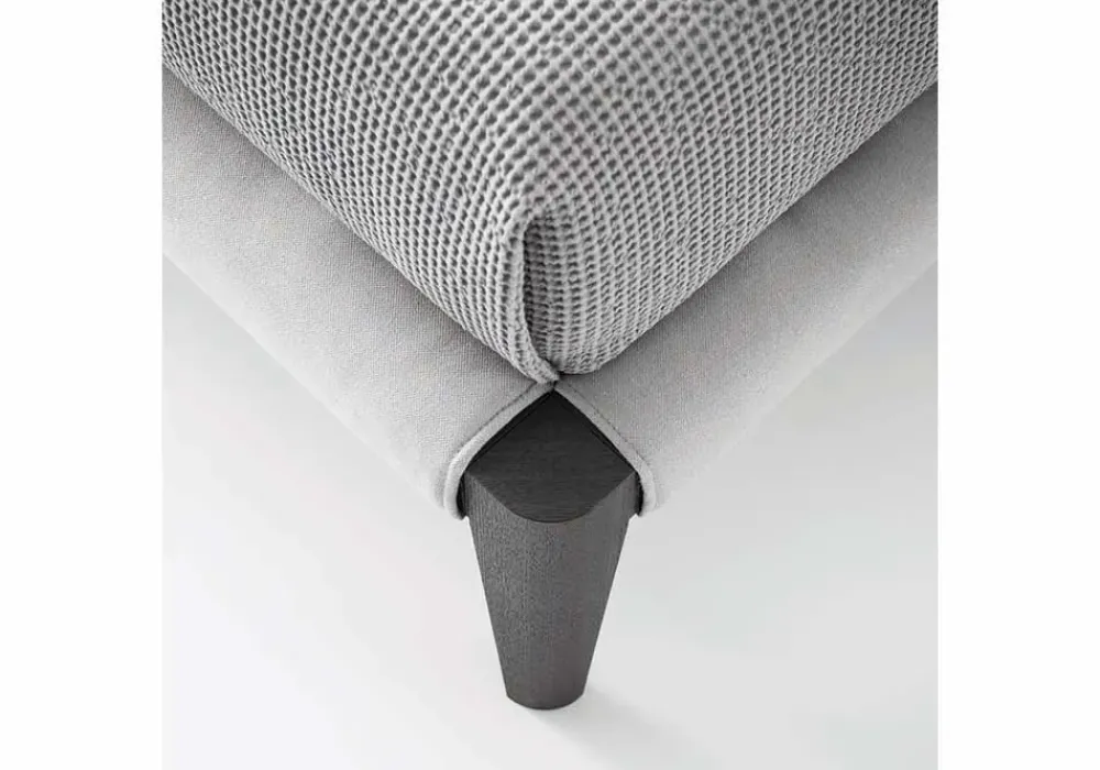 Discount Letto in legno con gambe Spillo a prezzo scontato Letti