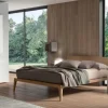 Letto in legno con gambe Zenit  a prezzo ribassato Letti