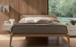 Letto in legno con gambe Zenit  a prezzo ribassato Letti