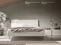 Letto in legno con gambe Line a prezzo scontato^Akanto Online