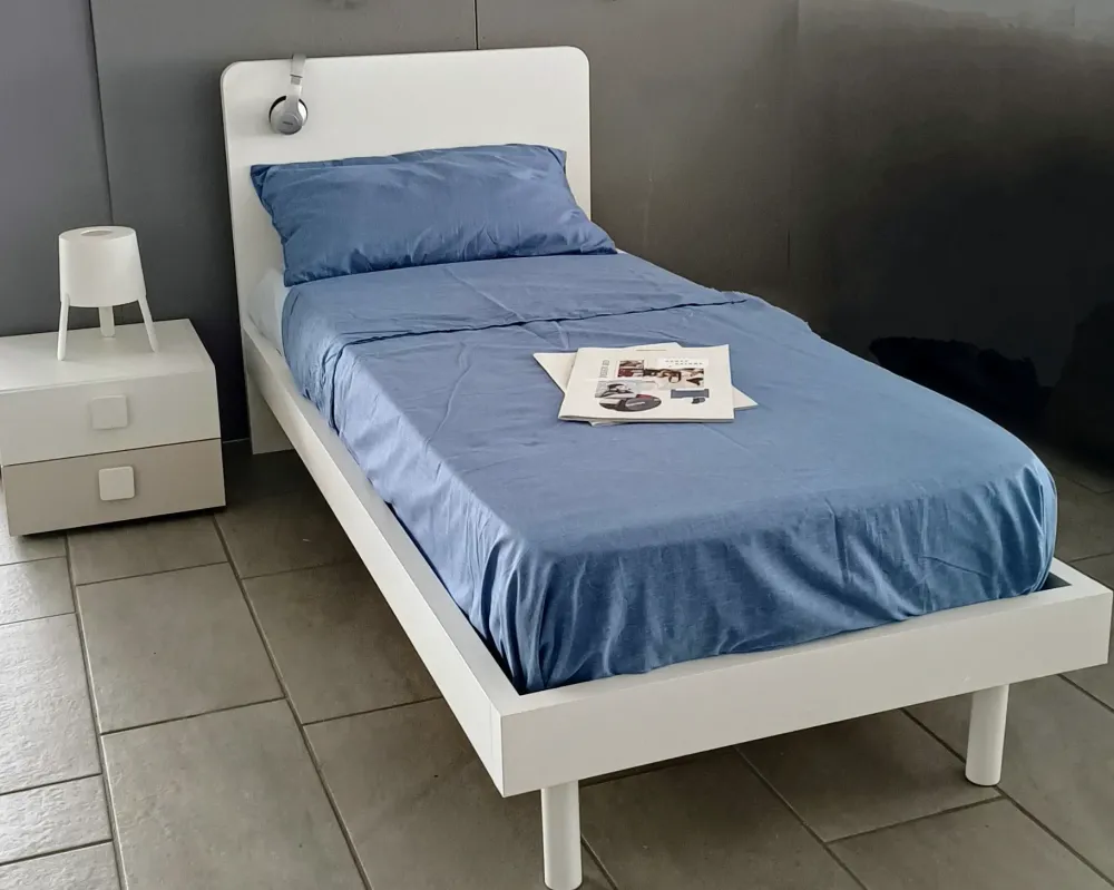 Letto in legno con giroletto Giotto a prezzo ribassato^Doimo CityLine Outlet