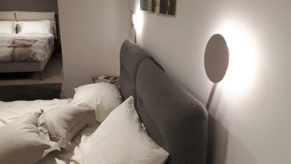 Caccaro LETTO Letto bishape con 2 testiere rettangolari e lampade led a PREZZI OUTLET- Letti