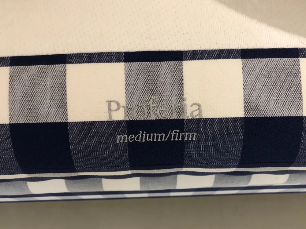 Letto Letto imbottito proferia bjx a prezzo scontato^Hastens New