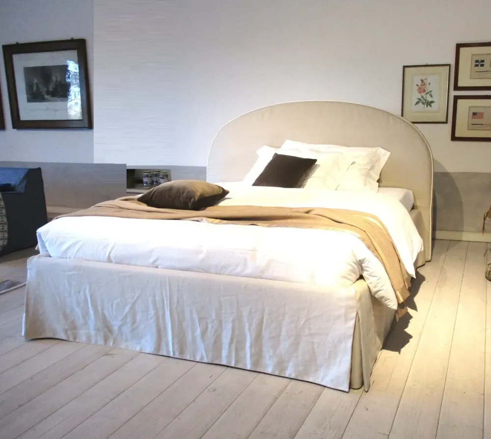 Letto matrimoniale con contenitore Bold a prezzo ribassato^Gervasoni