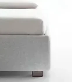 New Letto matrimoniale con gambe Tender a prezzo scontato Letti